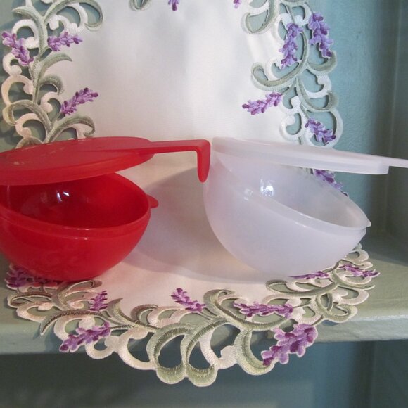 Tupperware Forget Me Not Round Fridge Hanging Containers 12oz Red & Ice Set of 2 - Picture 13 of 16